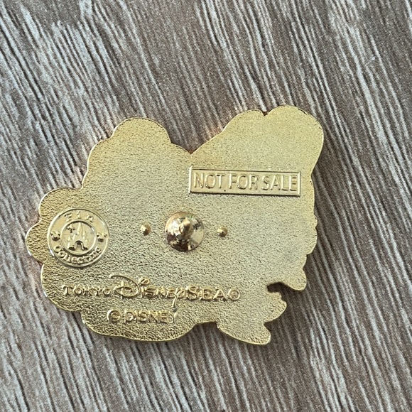 Tokyo Disney Sea Design Chip (Chip and Dale) Pin Badge Magic Lamp Limited (N) - Picture 3 of 4